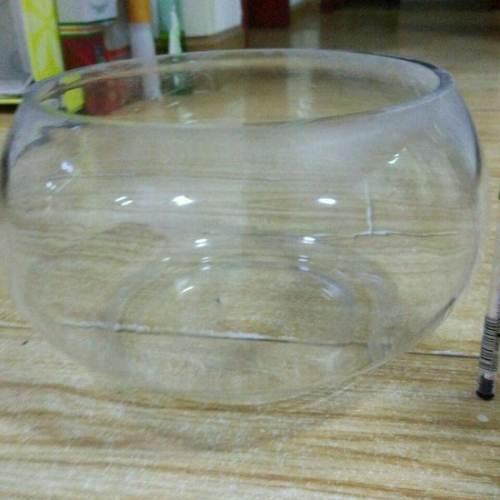 һ������С���㣬�������޹�����ˮ�ݵ�СԲ�����ã�