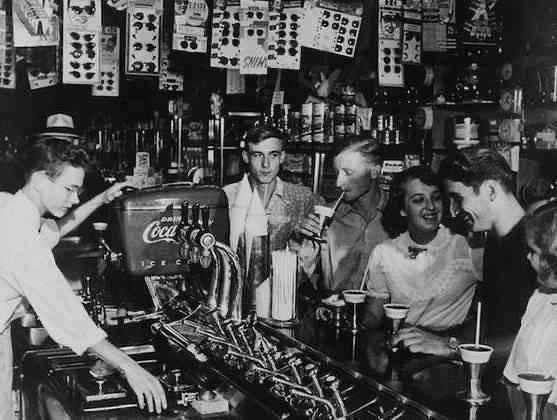 ����Ϊʲô������ˮ�����ڶ�����̼�еĿ�ѧʷ