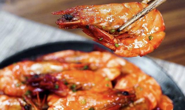 油焖大虾怎么做好吃得根本停不下来,油焖大虾最正宗做法