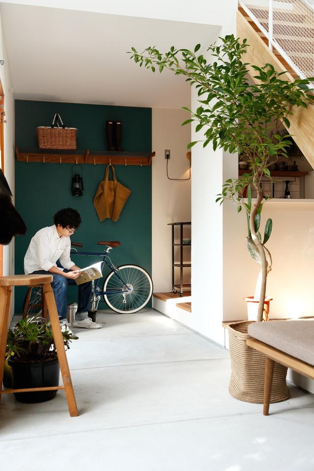 142�Oһ��һŮ����¶̨��Ժ�ӣ����湩ů˯���ϣ����������ɾ���