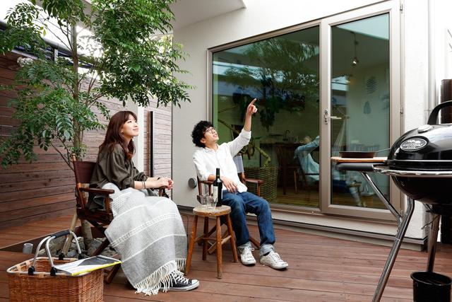 142�Oһ��һŮ����¶̨��Ժ�ӣ����湩ů˯���ϣ����������ɾ���