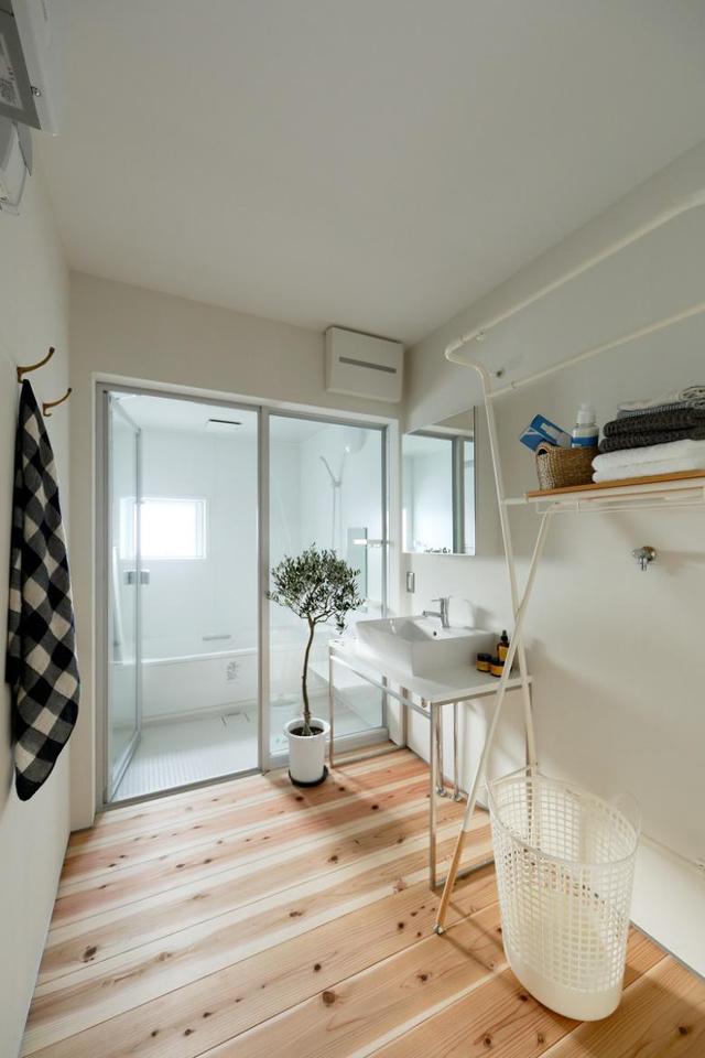 142�Oһ��һŮ����¶̨��Ժ�ӣ����湩ů˯���ϣ����������ɾ���