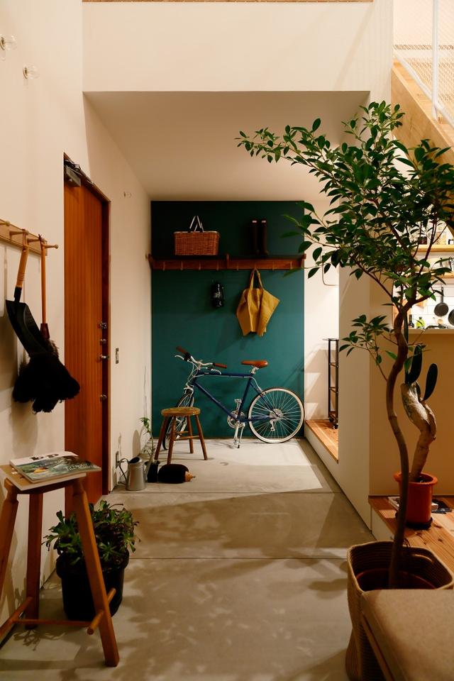 142�Oһ��һŮ����¶̨��Ժ�ӣ����湩ů˯���ϣ����������ɾ���