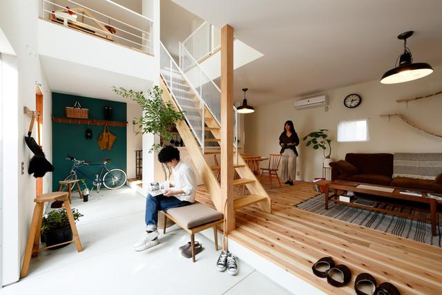 142�Oһ��һŮ����¶̨��Ժ�ӣ����湩ů˯���ϣ����������ɾ���