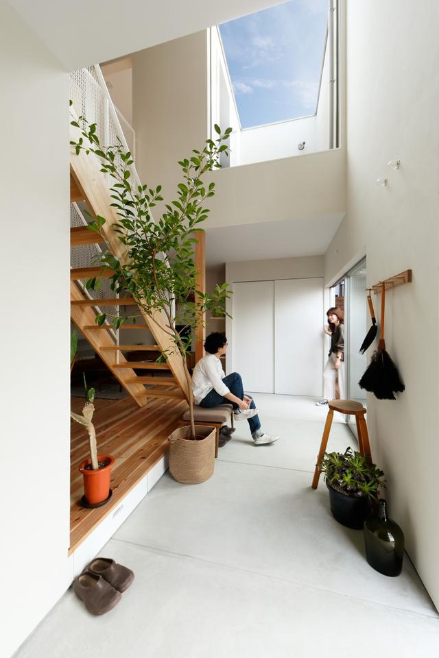 142�Oһ��һŮ����¶̨��Ժ�ӣ����湩ů˯���ϣ����������ɾ���