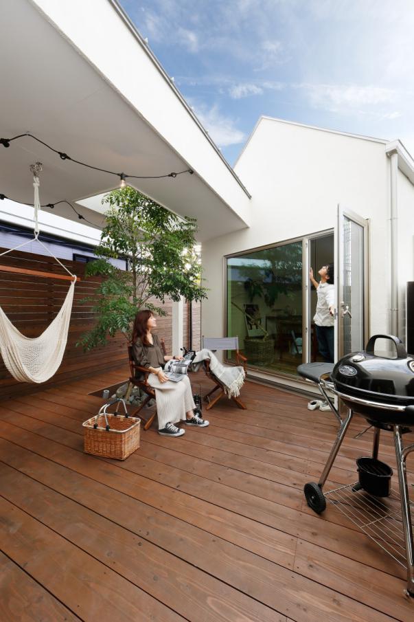 142�Oһ��һŮ����¶̨��Ժ�ӣ����湩ů˯���ϣ����������ɾ���