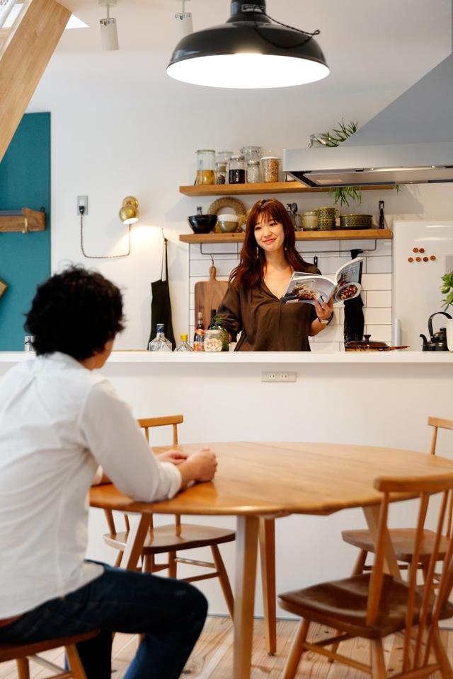 142�Oһ��һŮ����¶̨��Ժ�ӣ����湩ů˯���ϣ����������ɾ���