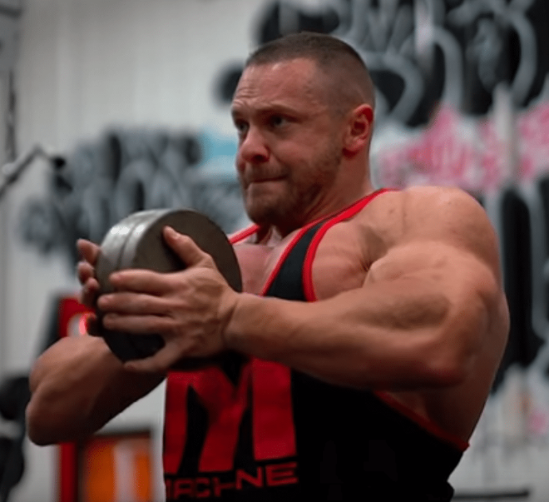 卧推要配什么动作，才能把胸肌练大-小改变网