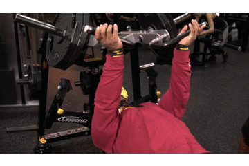 卧推要配什么动作，才能把“死胸肌”练大了？