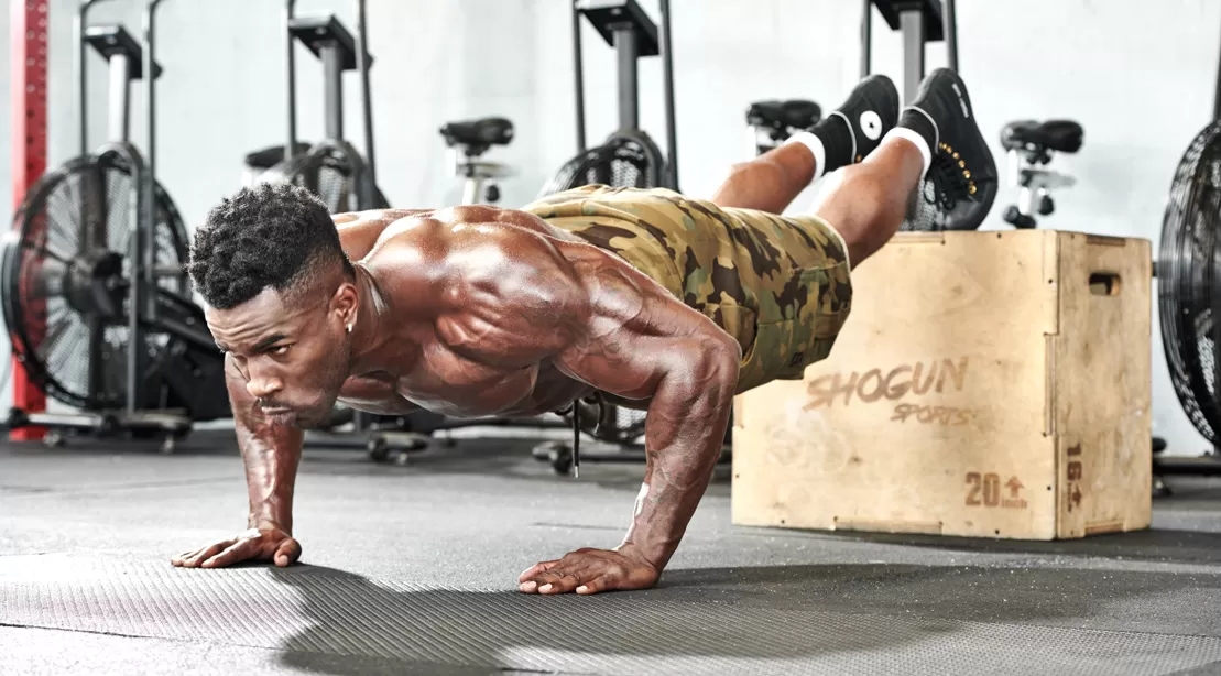 卧推要配什么动作，才能把“死胸肌”练大了？