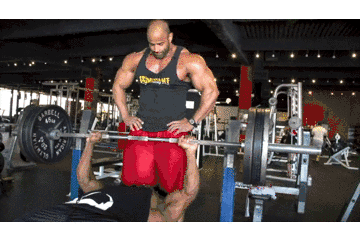 卧推要配什么动作，才能把胸肌练大-小改变网