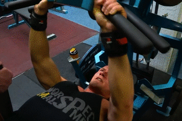 卧推要配什么动作，才能把“死胸肌”练大了？