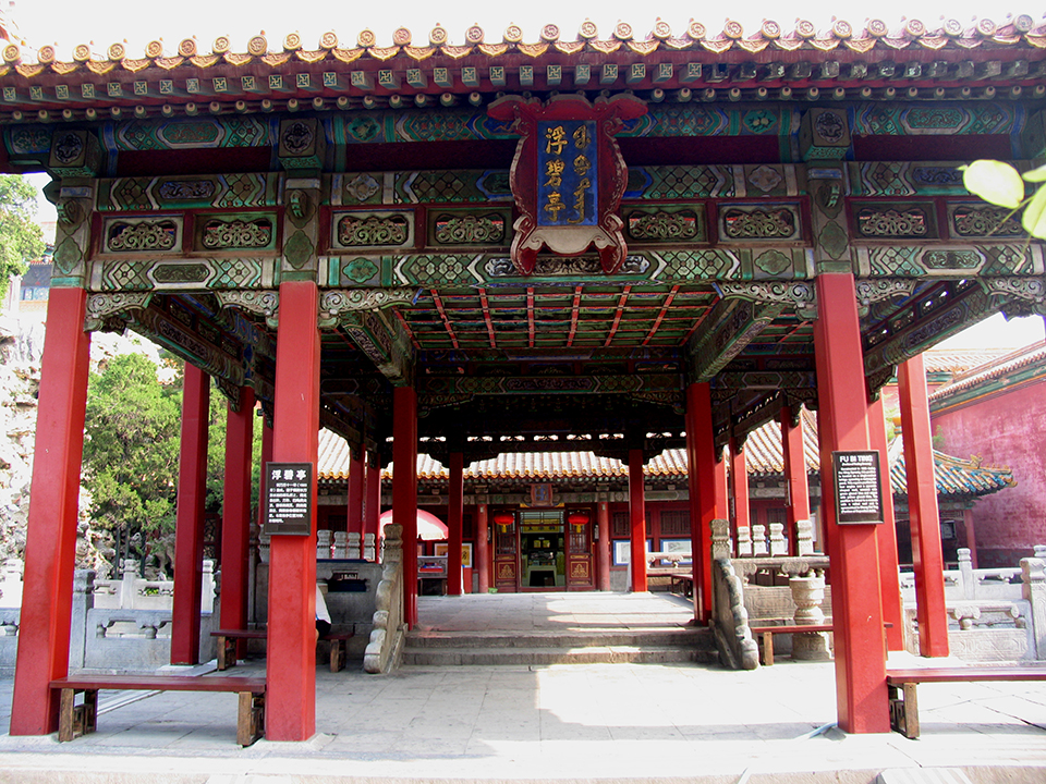 走在空无一人的紫禁城御花园区是一种怎样的感受？