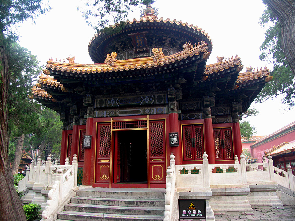 走在空无一人的紫禁城御花园区是一种怎样的感受？