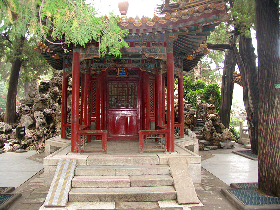 走在空无一人的紫禁城御花园区是一种怎样的感受？