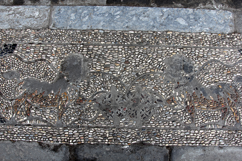 走在空无一人的紫禁城御花园区是一种怎样的感受？