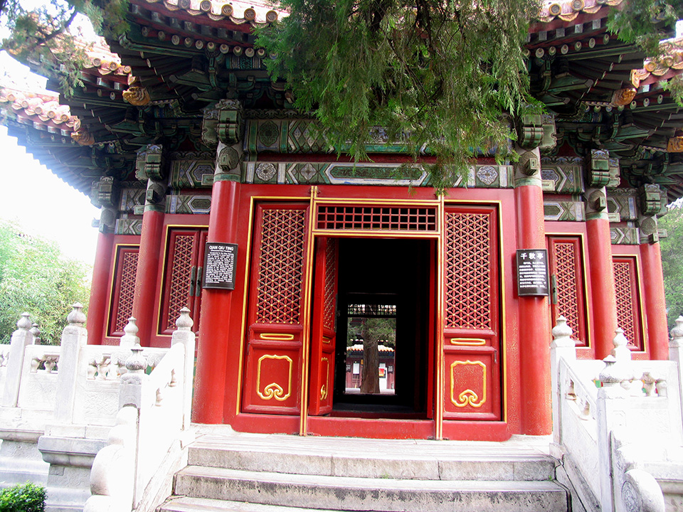 走在空无一人的紫禁城御花园区是一种怎样的感受？